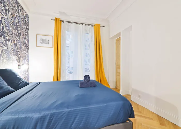 Apartment Arc De Triomphe Free Netflix