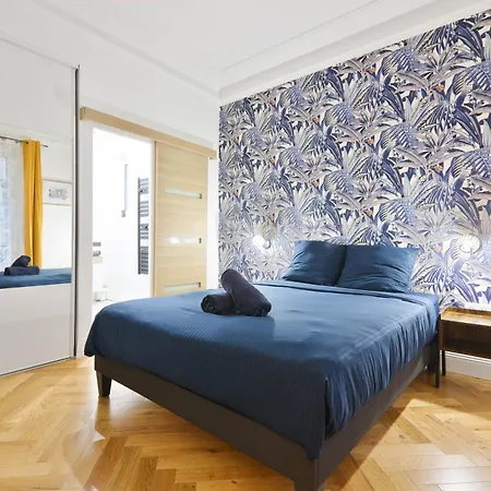 Apartment Arc De Triomphe Free Netflix